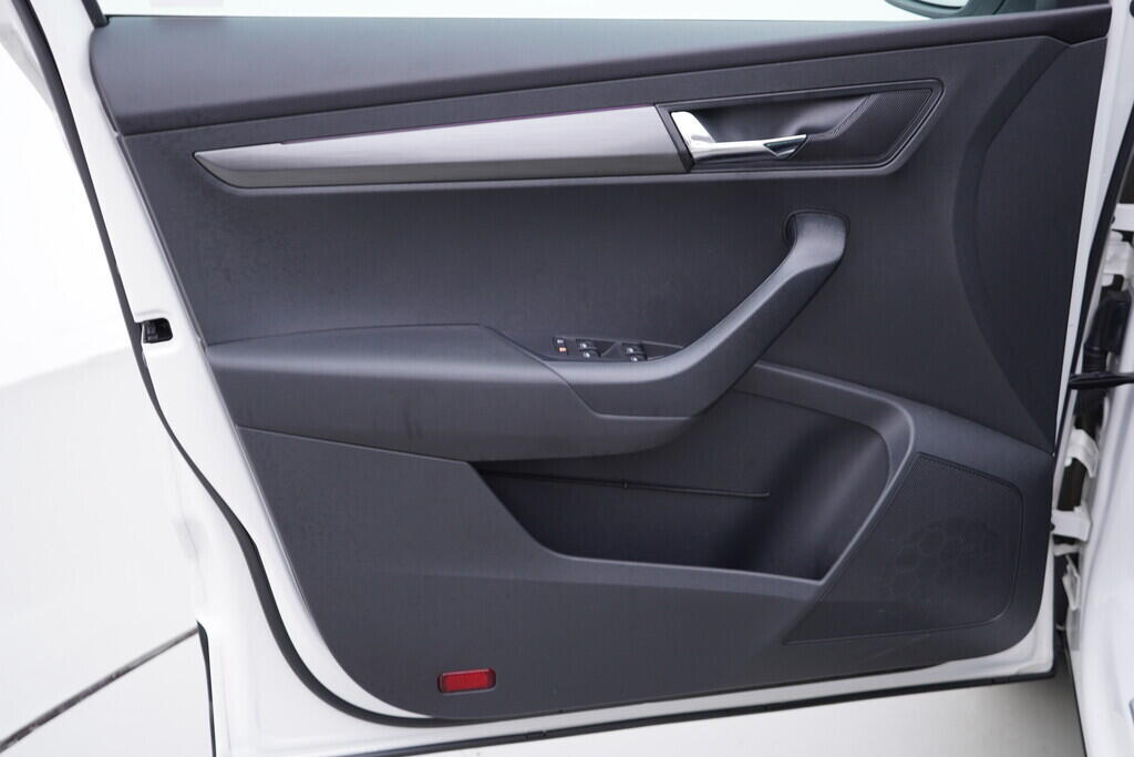 OV190V09169_19.webp_KAROQ Ambition 2.0 TDI 85 kW manuál, DPH