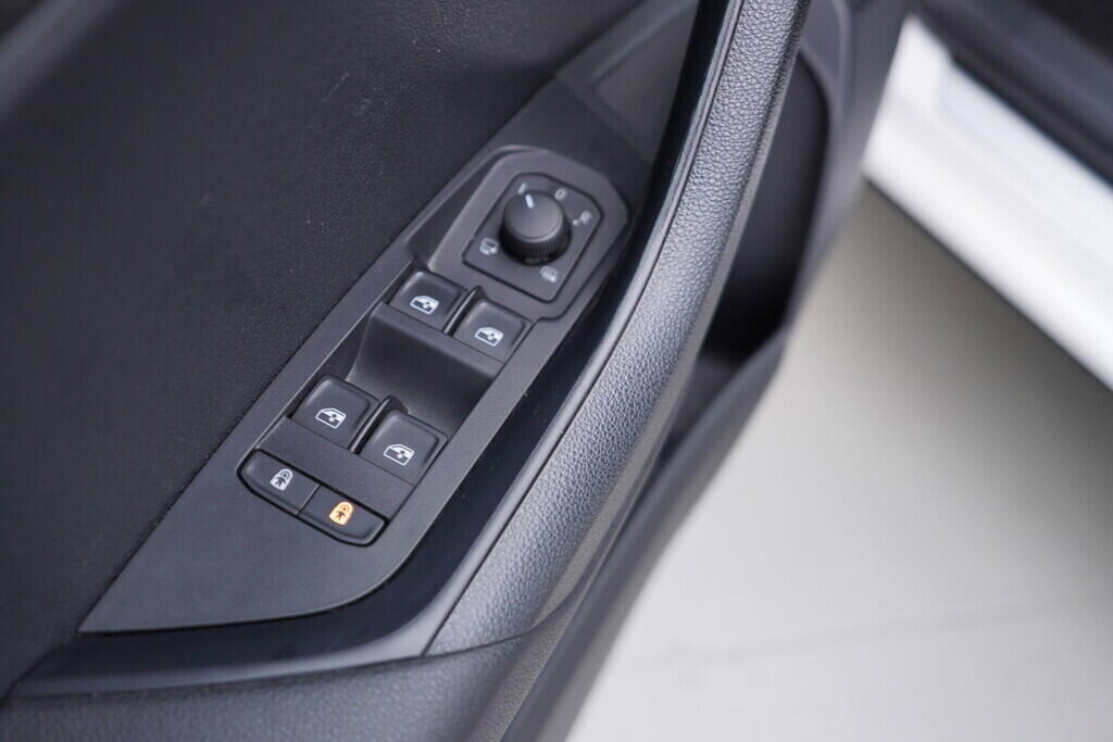 OV190V09169_20.webp_KAROQ Ambition 2.0 TDI 85 kW manuál, DPH