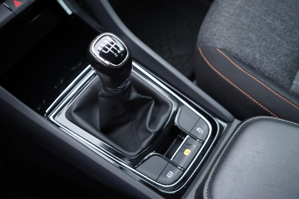 OV190V09169_34.webp_KAROQ Ambition 2.0 TDI 85 kW manuál, DPH