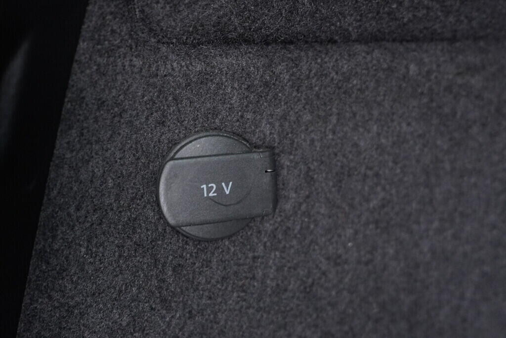 OV190V09169_41.webp_KAROQ Ambition 2.0 TDI 85 kW manuál, DPH