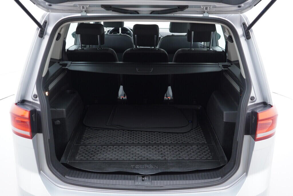 OV190V09171_38.webp_TOURAN Trendline  1.4 TSI 110 kW manuál