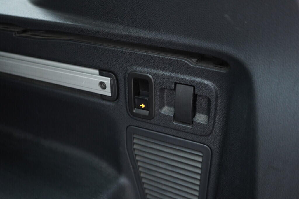 OV190V09171_39.webp_TOURAN Trendline  1.4 TSI 110 kW manuál