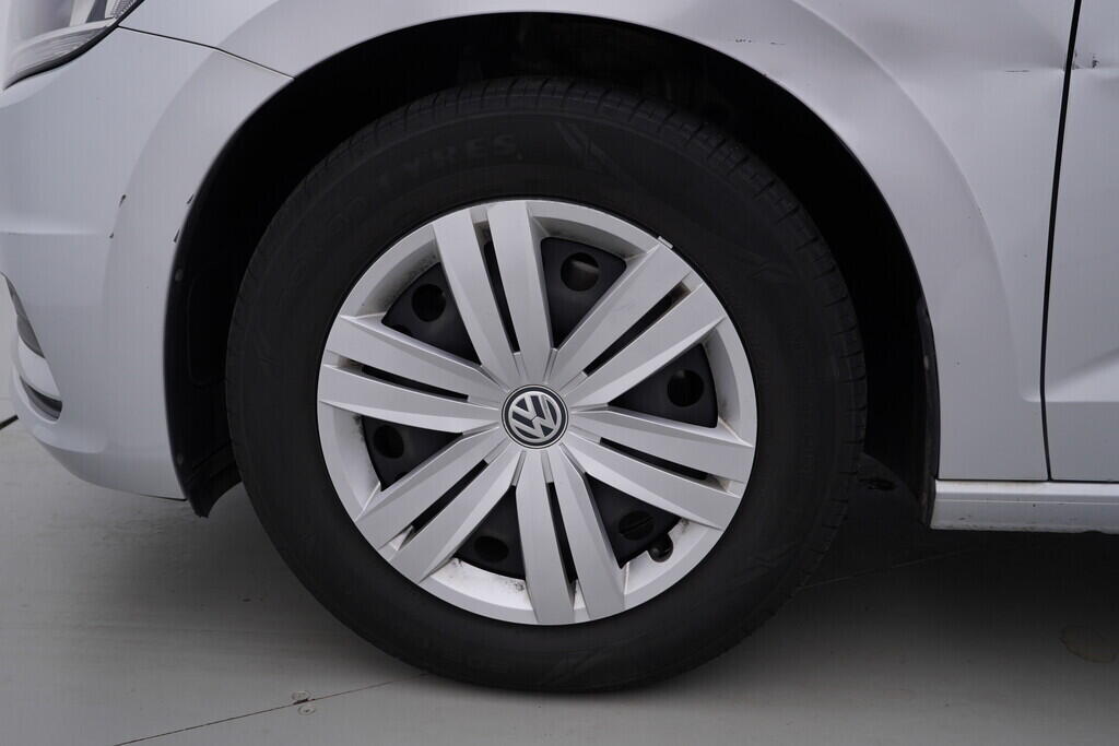 OV190V09171_40.webp_TOURAN Trendline  1.4 TSI 110 kW manuál