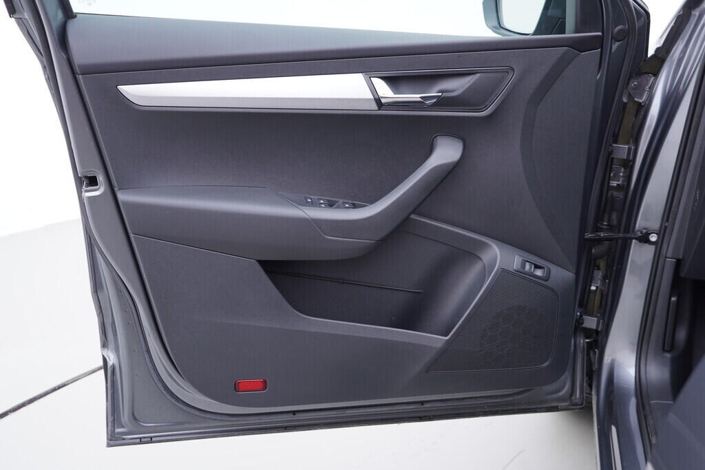 OV190V09177_19.webp_KAROQ Ambition 1.5 TSI 110 kW manuál, DPH