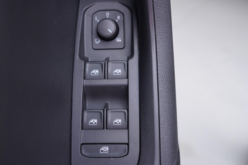 OV190V09177_20.webp_KAROQ Ambition 1.5 TSI 110 kW manuál, DPH