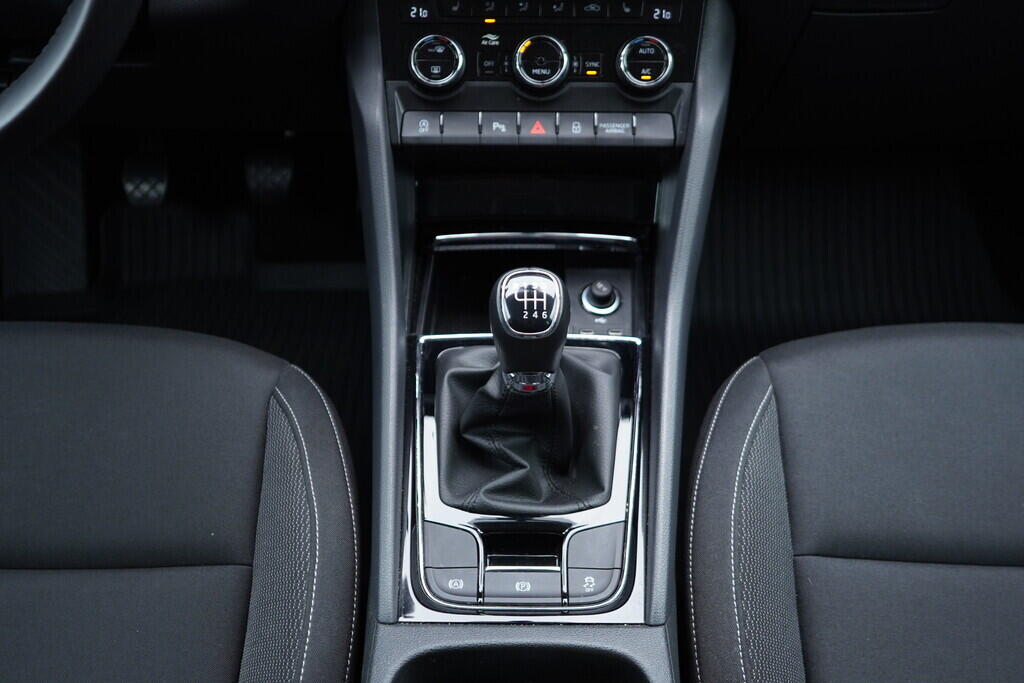 OV190V09177_33.webp_KAROQ Ambition 1.5 TSI 110 kW manuál, DPH