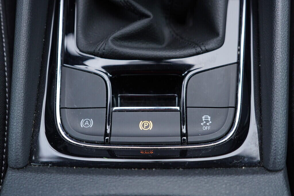 OV190V09177_34.webp_KAROQ Ambition 1.5 TSI 110 kW manuál, DPH