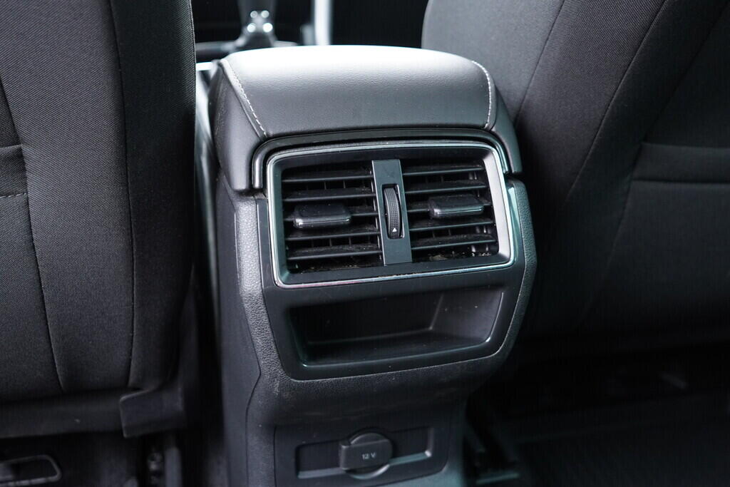 OV190V09177_36.webp_KAROQ Ambition 1.5 TSI 110 kW manuál, DPH