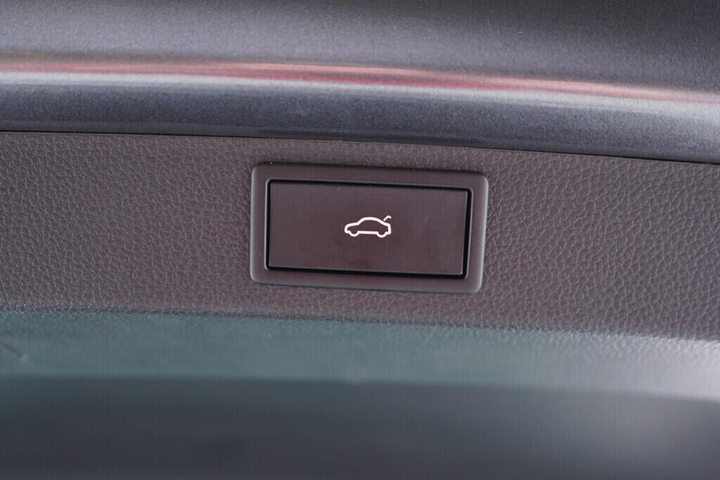 OV190V09177_38.webp_KAROQ Ambition 1.5 TSI 110 kW manuál, DPH