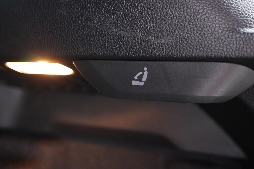 OV190V09177_40.webp_KAROQ Ambition 1.5 TSI 110 kW manuál, DPH