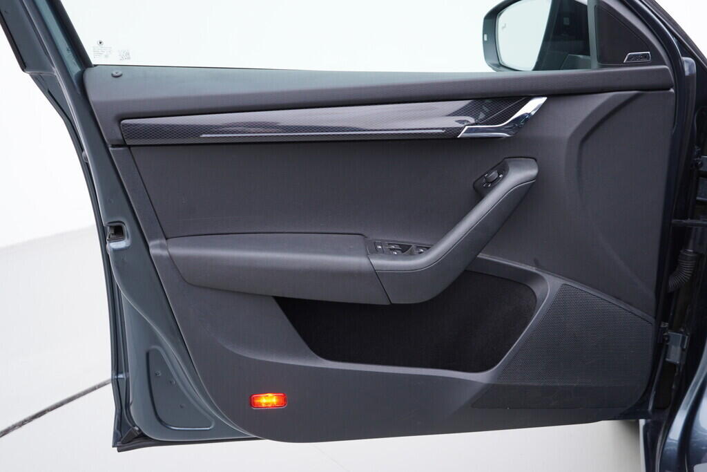 OV190V09178_19.webp_OCTAVIA RS 2.0 TDI 135 kW automat, DPH
