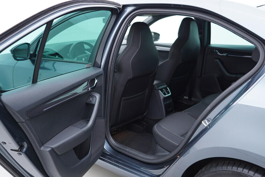 OV190V09178_35.webp_OCTAVIA RS 2.0 TDI 135 kW automat, DPH