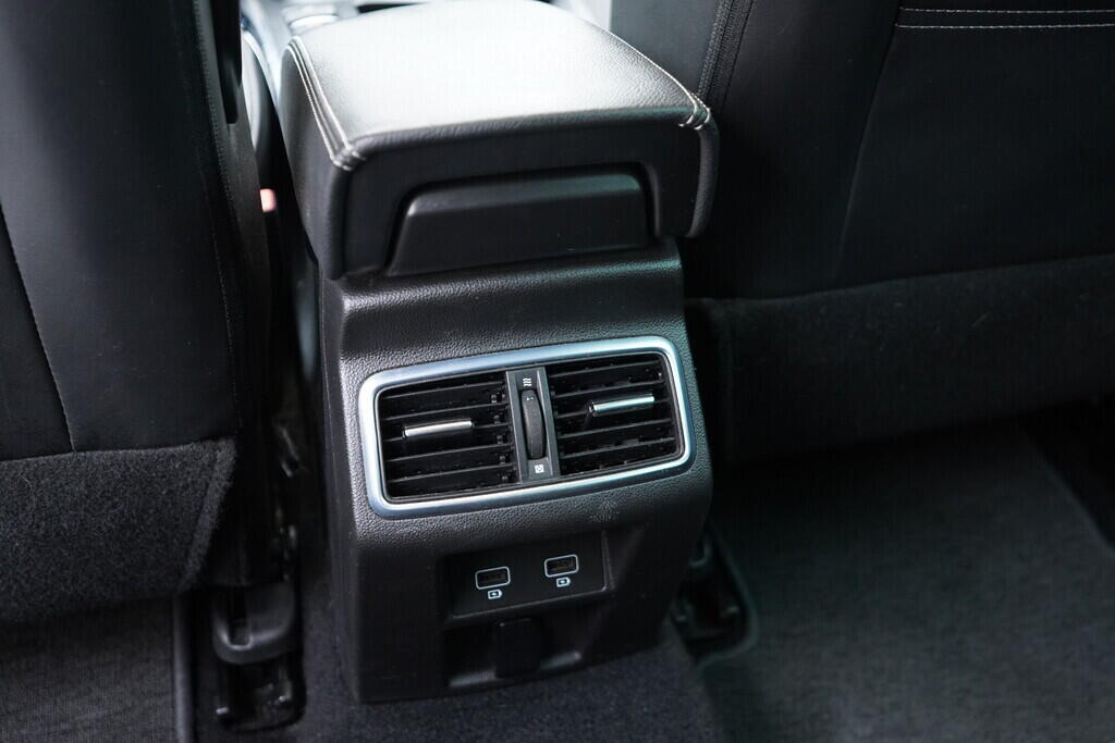 OV190V09179_36.webp_MÉGANE Intens 1.3 H5H E4 103 kW manuál, DPH