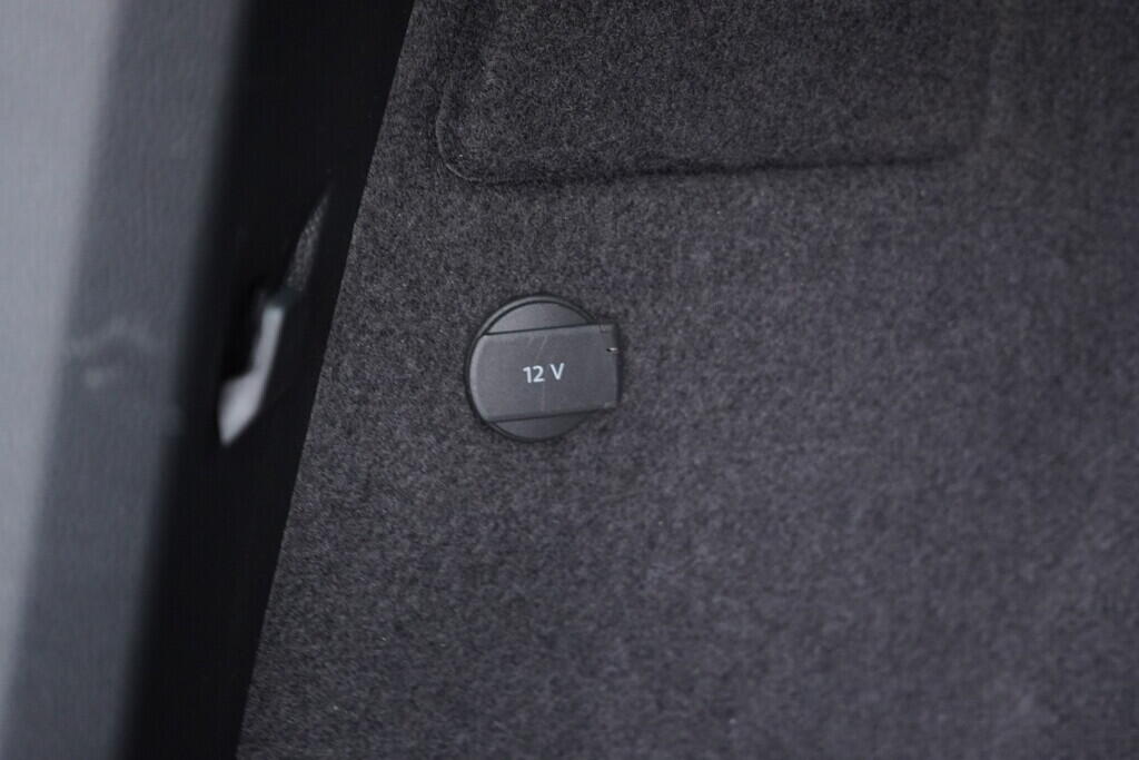 OV190V09181_38.webp_KAROQ Ambition 2.0 TDI 110 kW automat, DPH