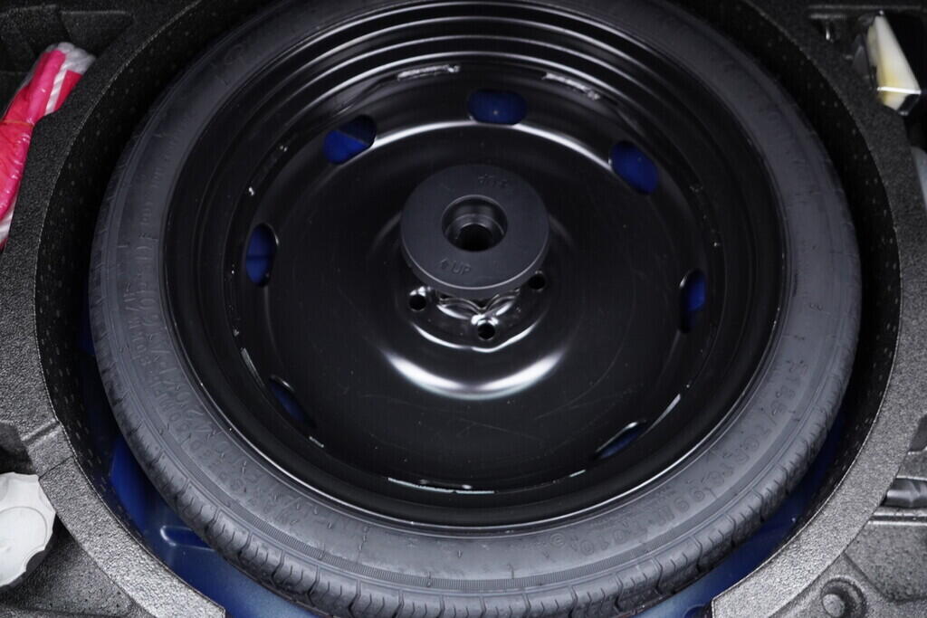 OV190V09181_39.webp_KAROQ Ambition 2.0 TDI 110 kW automat, DPH