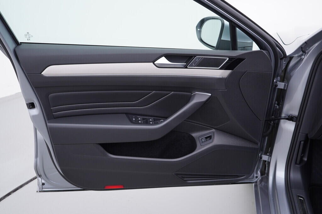 OV190V09183_19.webp_PASSAT VARIANT Elegance 2.0 TDI 110 kW automat, DPH