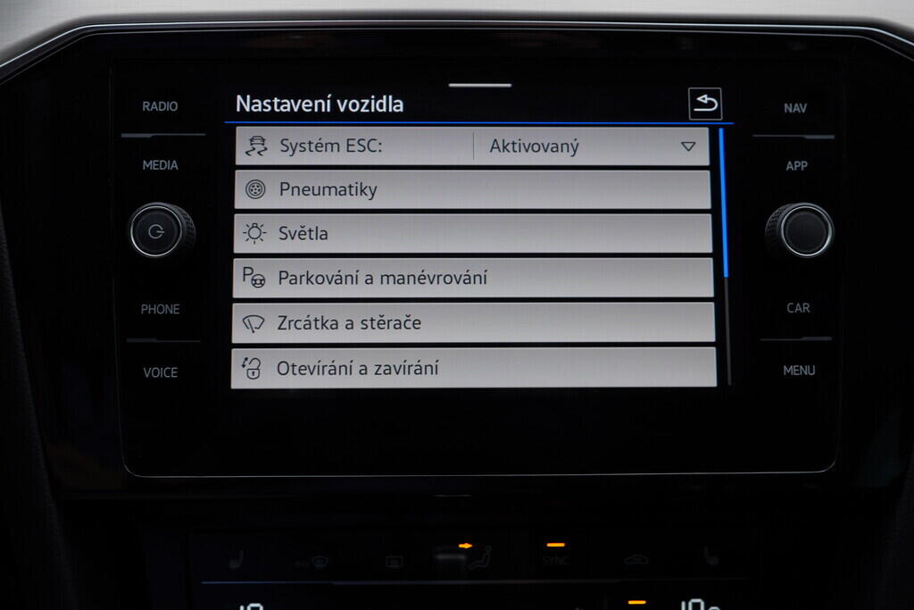 OV190V09183_36.webp_PASSAT VARIANT Elegance 2.0 TDI 110 kW automat, DPH