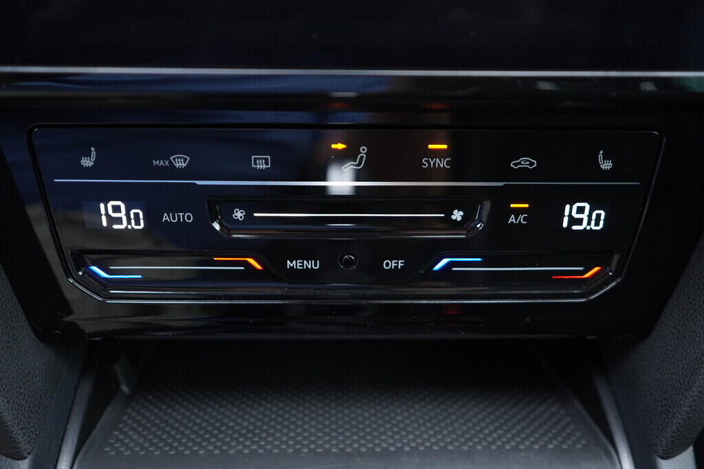 OV190V09183_40.webp_PASSAT VARIANT Elegance 2.0 TDI 110 kW automat, DPH