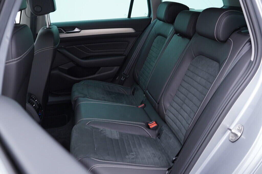 OV190V09183_44.webp_PASSAT VARIANT Elegance 2.0 TDI 110 kW automat, DPH