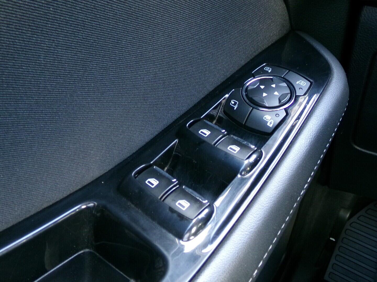 OV190V09198_21.webp_GALAXY  1.5 EcoBoost 118 kW manuál