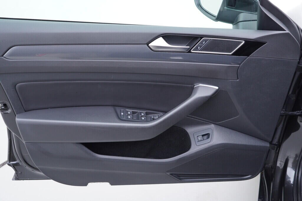 OV190V09203_19.webp_ARTEON R-Line 2.0 TSI 140 kW automat