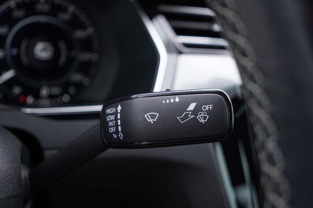 OV190V09203_27.webp_ARTEON R-Line 2.0 TSI 140 kW automat