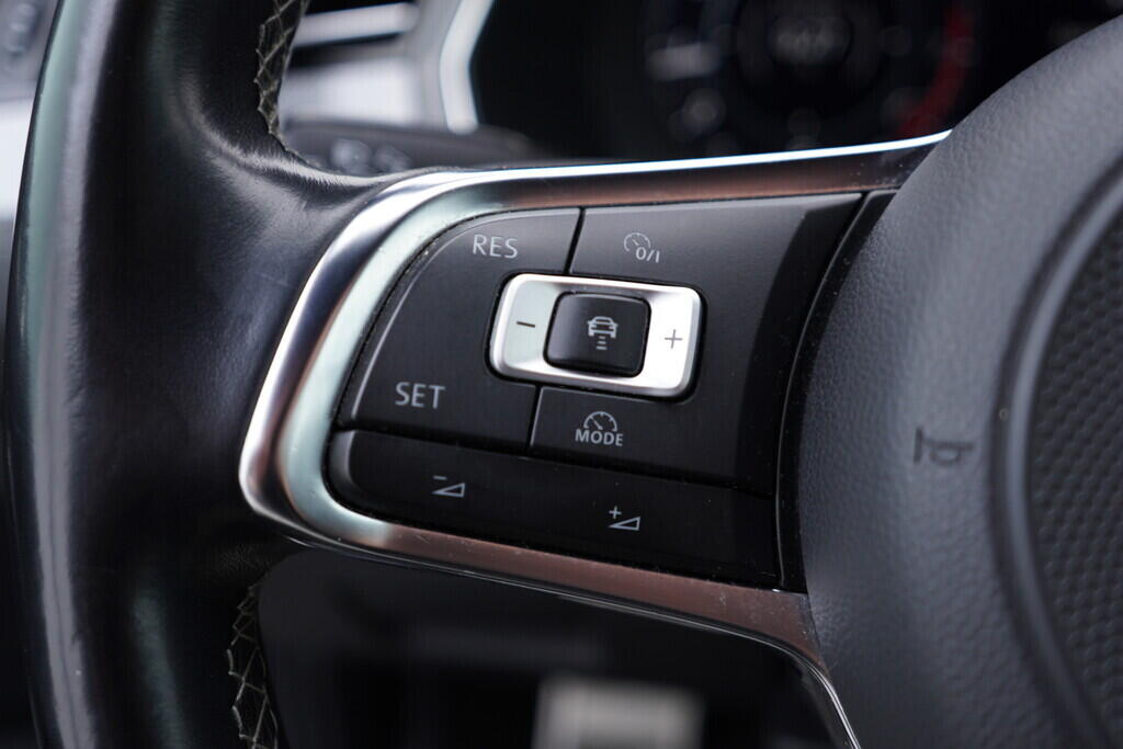 OV190V09203_28.webp_ARTEON R-Line 2.0 TSI 140 kW automat