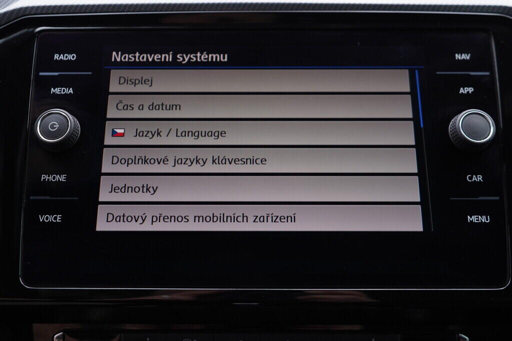 OV190V09203_37.webp_ARTEON R-Line 2.0 TSI 140 kW automat