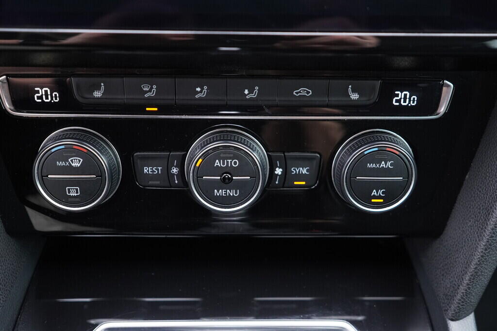 OV190V09203_38.webp_ARTEON R-Line 2.0 TSI 140 kW automat