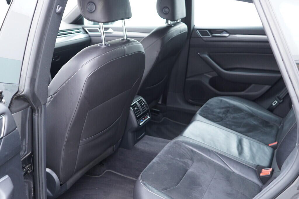 OV190V09203_41.webp_ARTEON R-Line 2.0 TSI 140 kW automat