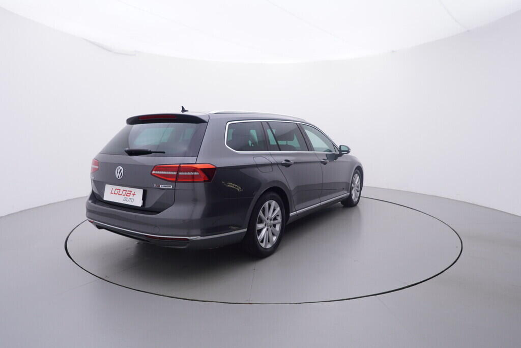 OV190V09205_14.webp_PASSAT VARIANT Highline 1.5 TSI 110 kW automat
