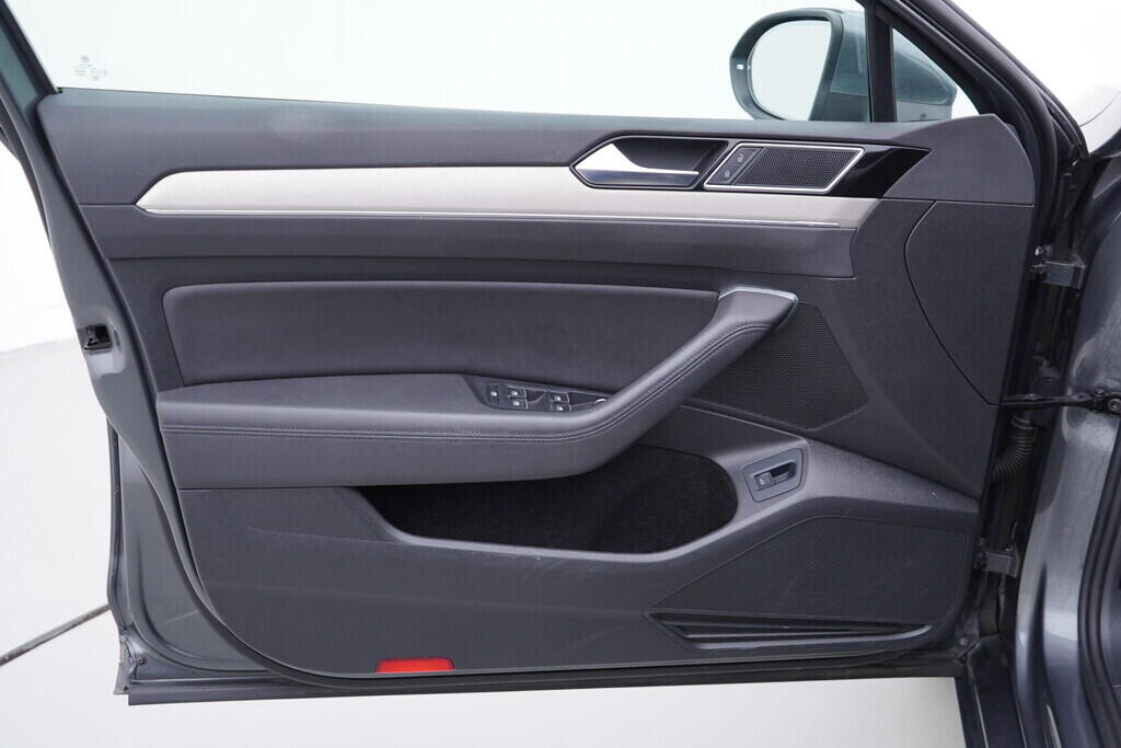 OV190V09205_19.webp_PASSAT VARIANT Highline 1.5 TSI 110 kW automat