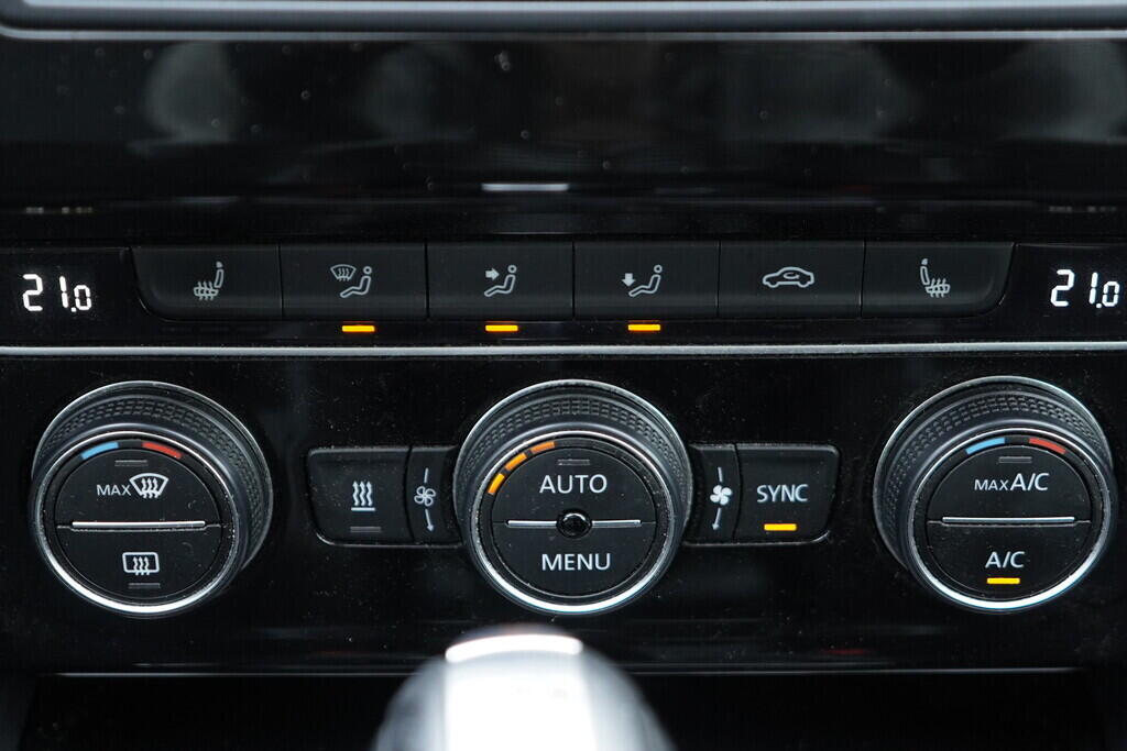 OV190V09205_35.webp_PASSAT VARIANT Highline 1.5 TSI 110 kW automat