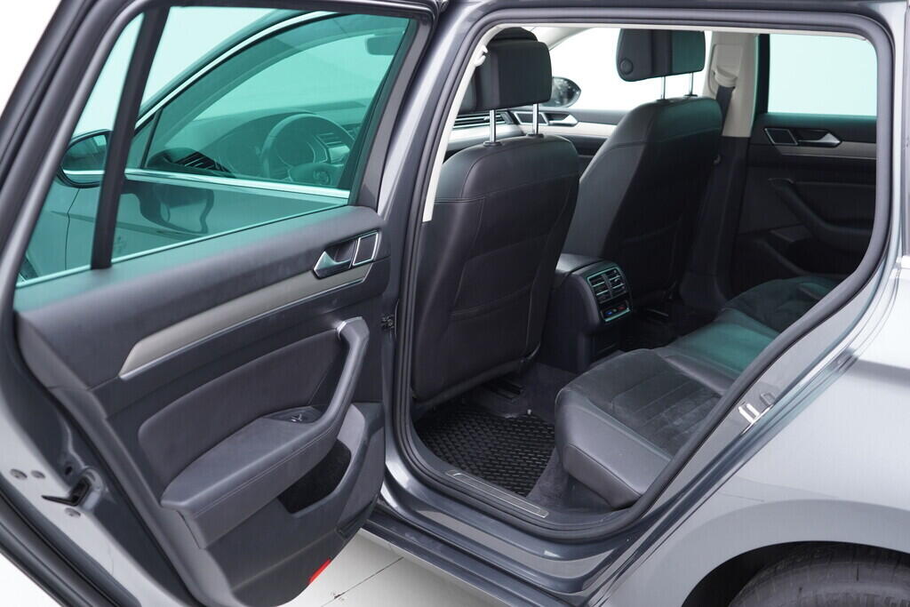 OV190V09205_38.webp_PASSAT VARIANT Highline 1.5 TSI 110 kW automat