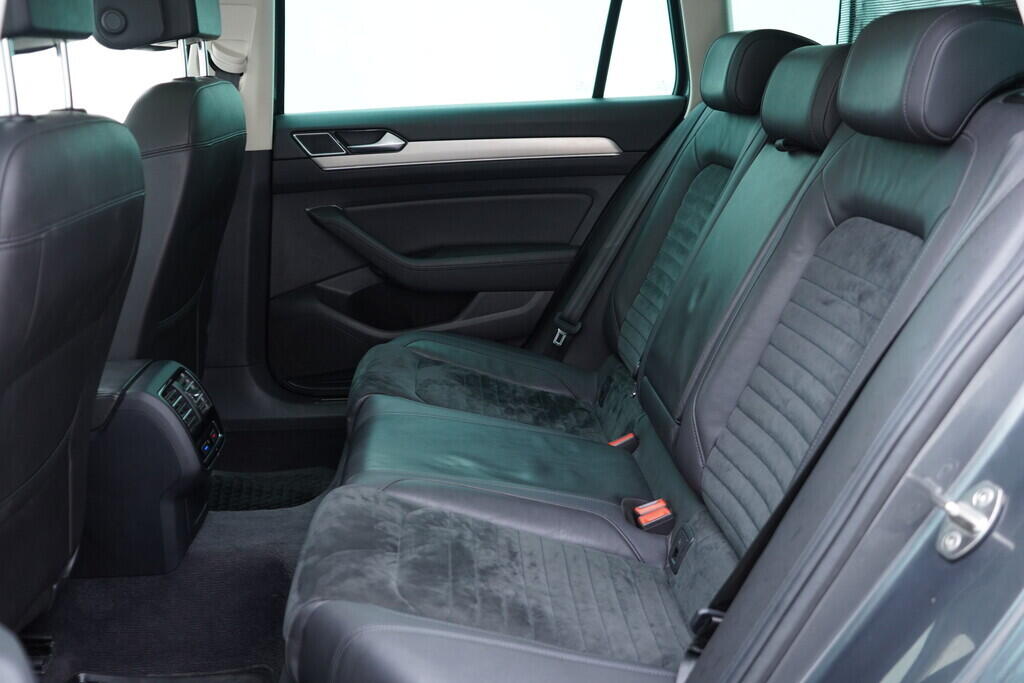 OV190V09205_40.webp_PASSAT VARIANT Highline 1.5 TSI 110 kW automat