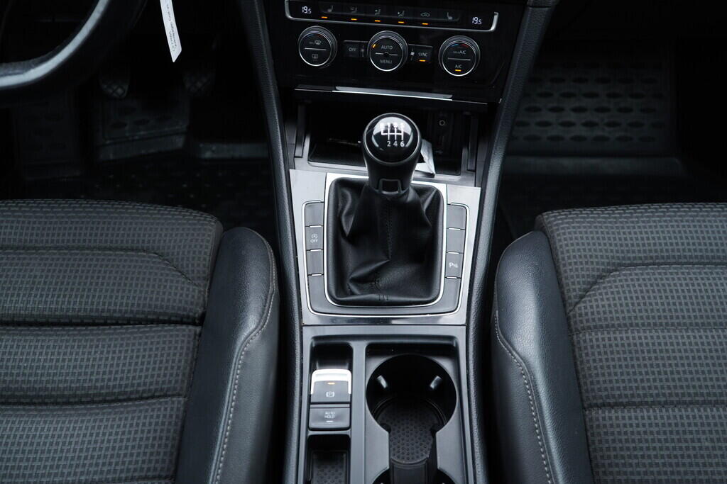 OV190V09207_32.webp_GOLF Highline 1.4 TSI 110 kW manuál