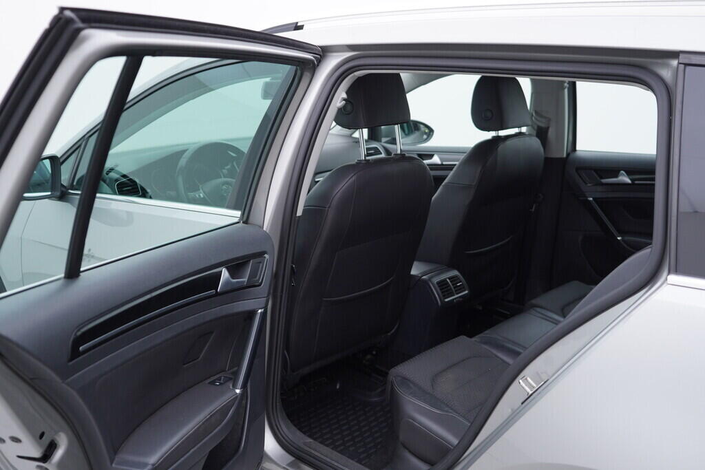 OV190V09207_35.webp_GOLF Highline 1.4 TSI 110 kW manuál