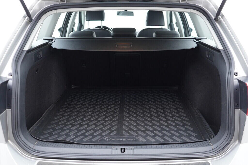 OV190V09207_38.webp_GOLF Highline 1.4 TSI 110 kW manuál