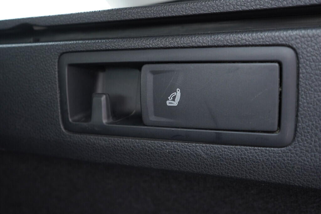 OV190V09207_39.webp_GOLF Highline 1.4 TSI 110 kW manuál