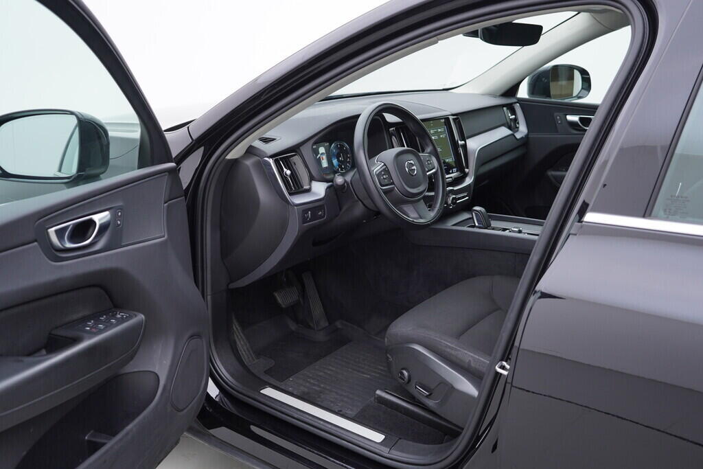 OV190V09219_18.webp_XC60 Momentum 2.0 TDI 145 kW automat, DPH
