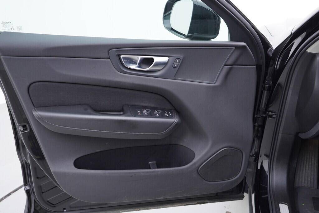OV190V09219_19.webp_XC60 Momentum 2.0 TDI 145 kW automat, DPH