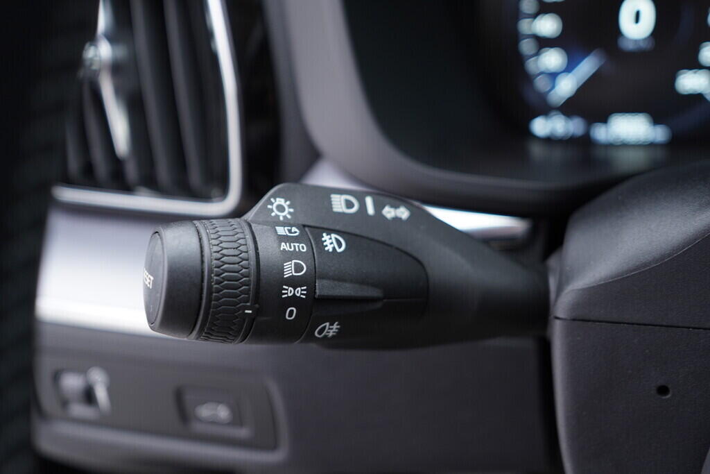 OV190V09219_24.webp_XC60 Momentum 2.0 TDI 145 kW automat, DPH