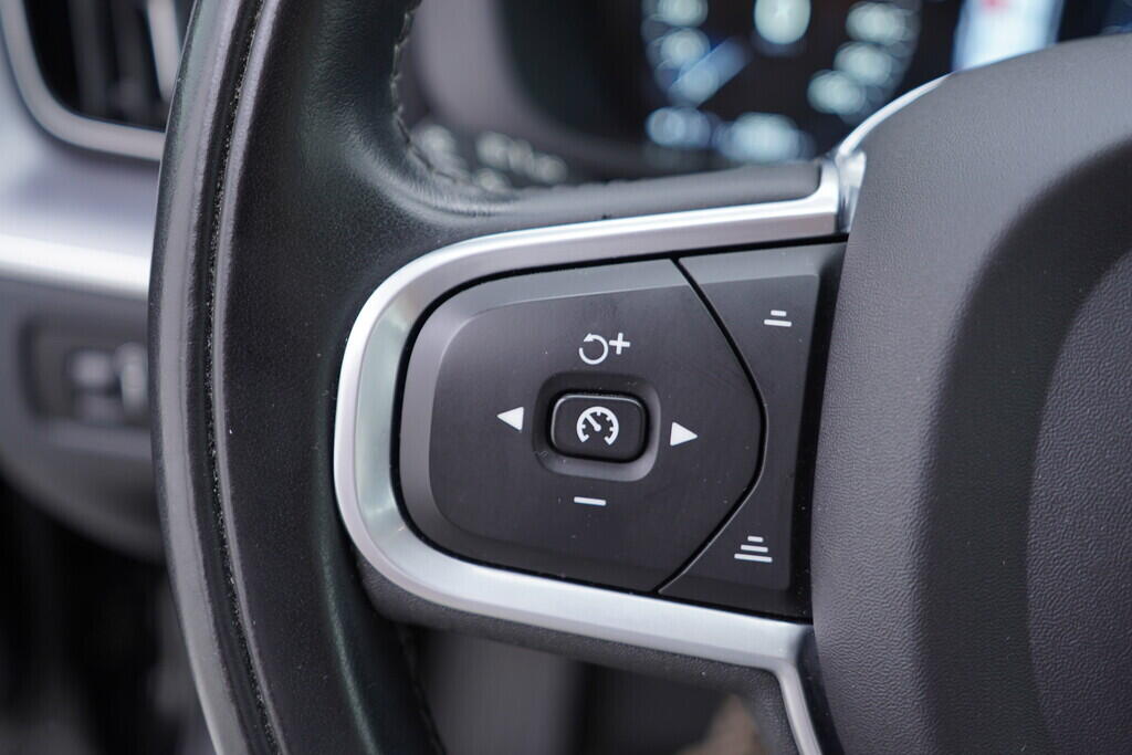 OV190V09219_26.webp_XC60 Momentum 2.0 TDI 145 kW automat, DPH