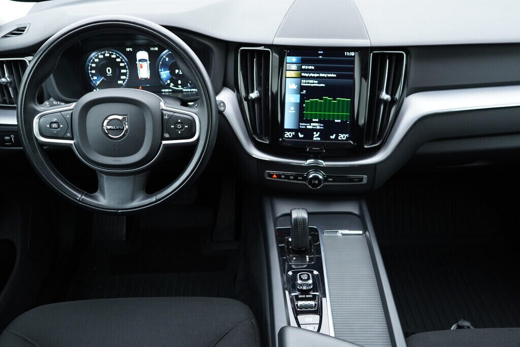 OV190V09219_29.webp_XC60 Momentum 2.0 TDI 145 kW automat, DPH