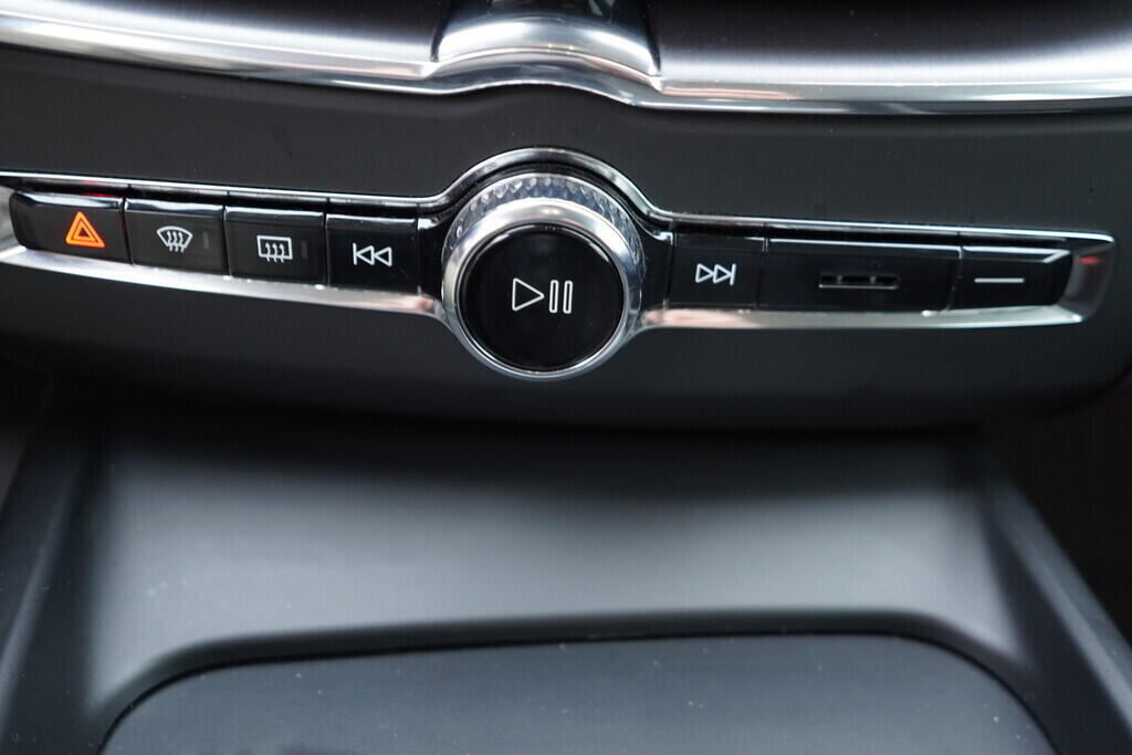 OV190V09219_36.webp_XC60 Momentum 2.0 TDI 145 kW automat, DPH