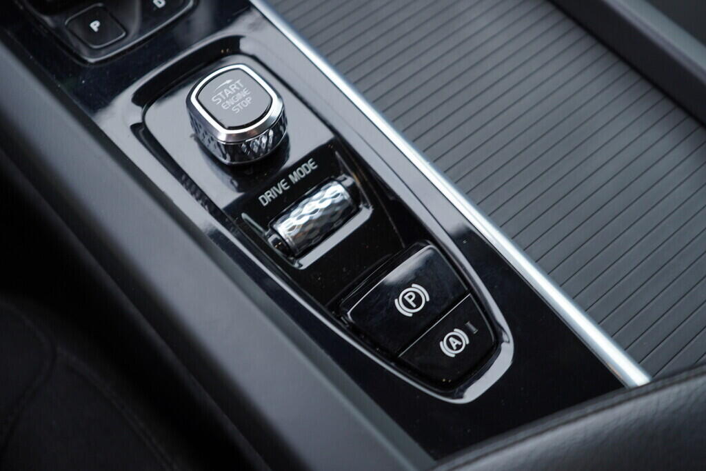 OV190V09219_38.webp_XC60 Momentum 2.0 TDI 145 kW automat, DPH