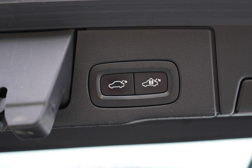 OV190V09219_47.webp_XC60 Momentum 2.0 TDI 145 kW automat, DPH