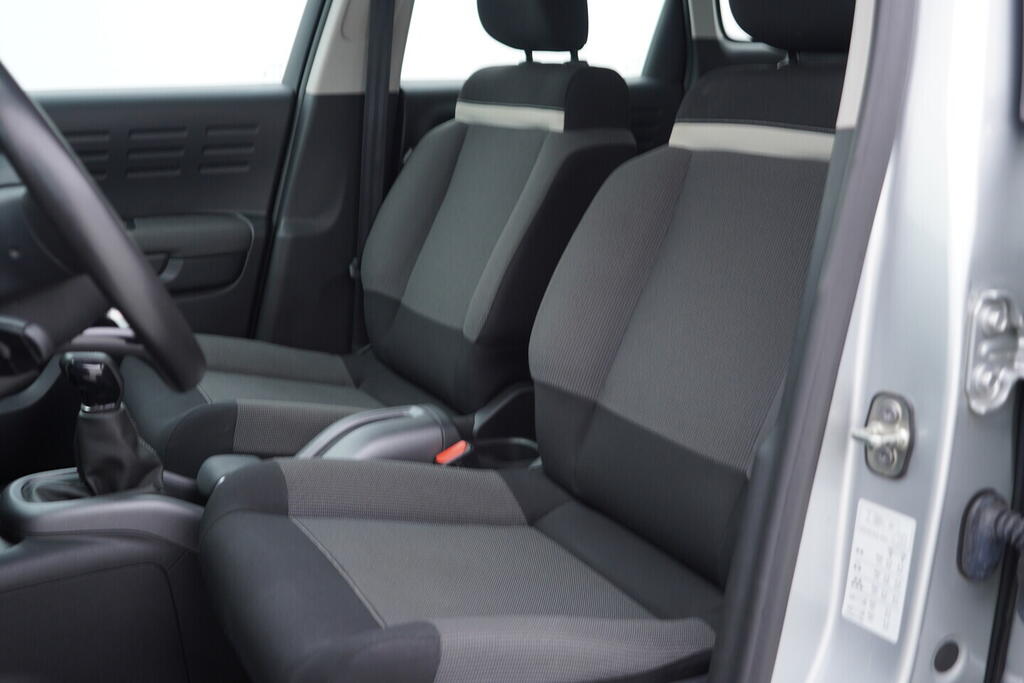 OV190V09220_22.webp_C3 AIRCROSS Feel 1.2  81 kW manuál