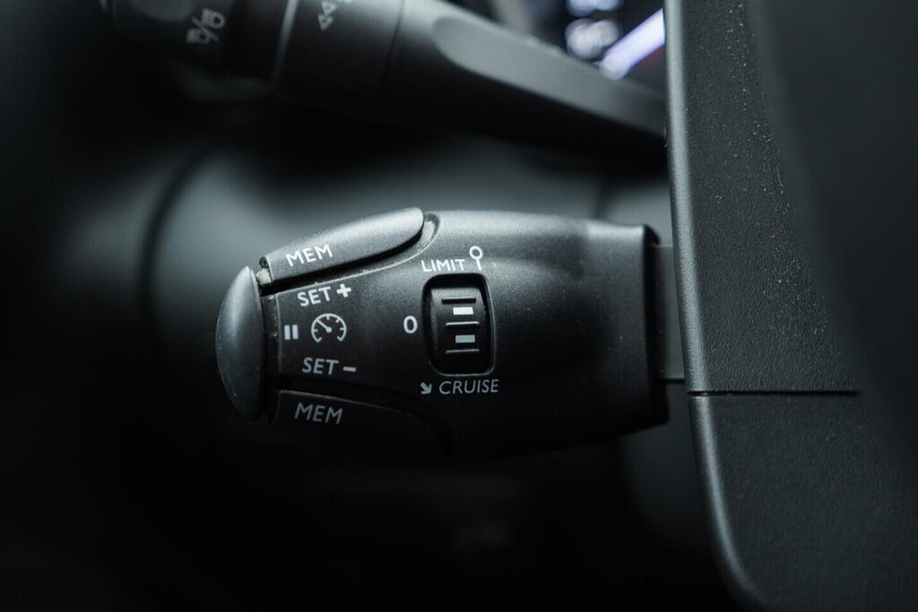 OV190V09220_24.webp_C3 AIRCROSS Feel 1.2  81 kW manuál