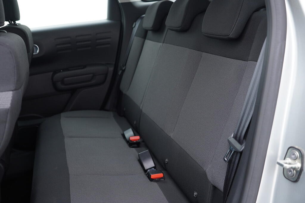 OV190V09220_28.webp_C3 AIRCROSS Feel 1.2  81 kW manuál